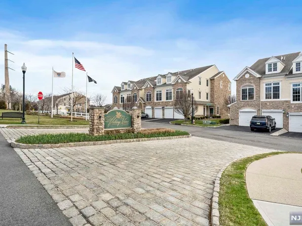33 Forshee Cir, Montvale, NJ 07645