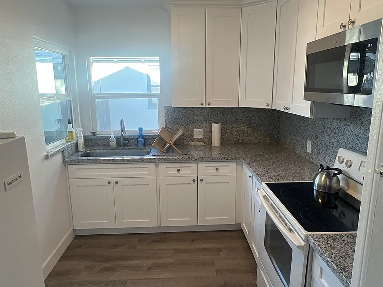 812 E McKinley Ave — Photo 2