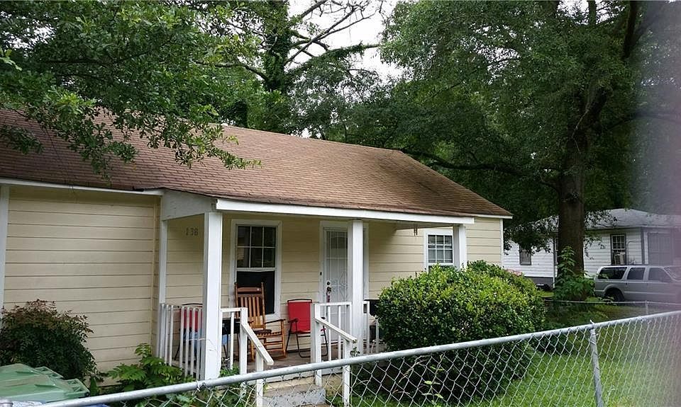2nd image of 138 Brownlee Rd SW