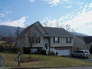 4th image of 1331 Cedar Hl