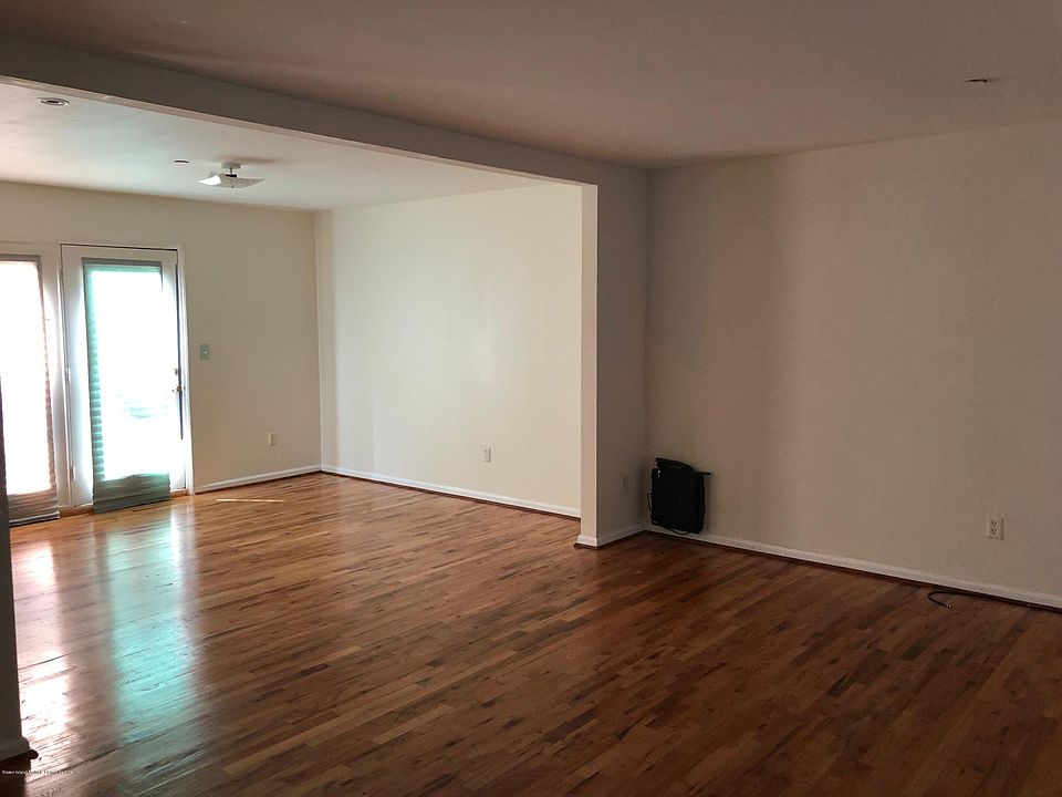 1st image of 23 Henderson Ave