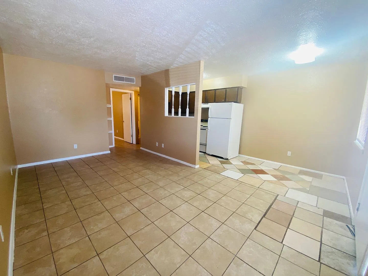 1 Bedroom 1 bath unit available now! — Photo 2