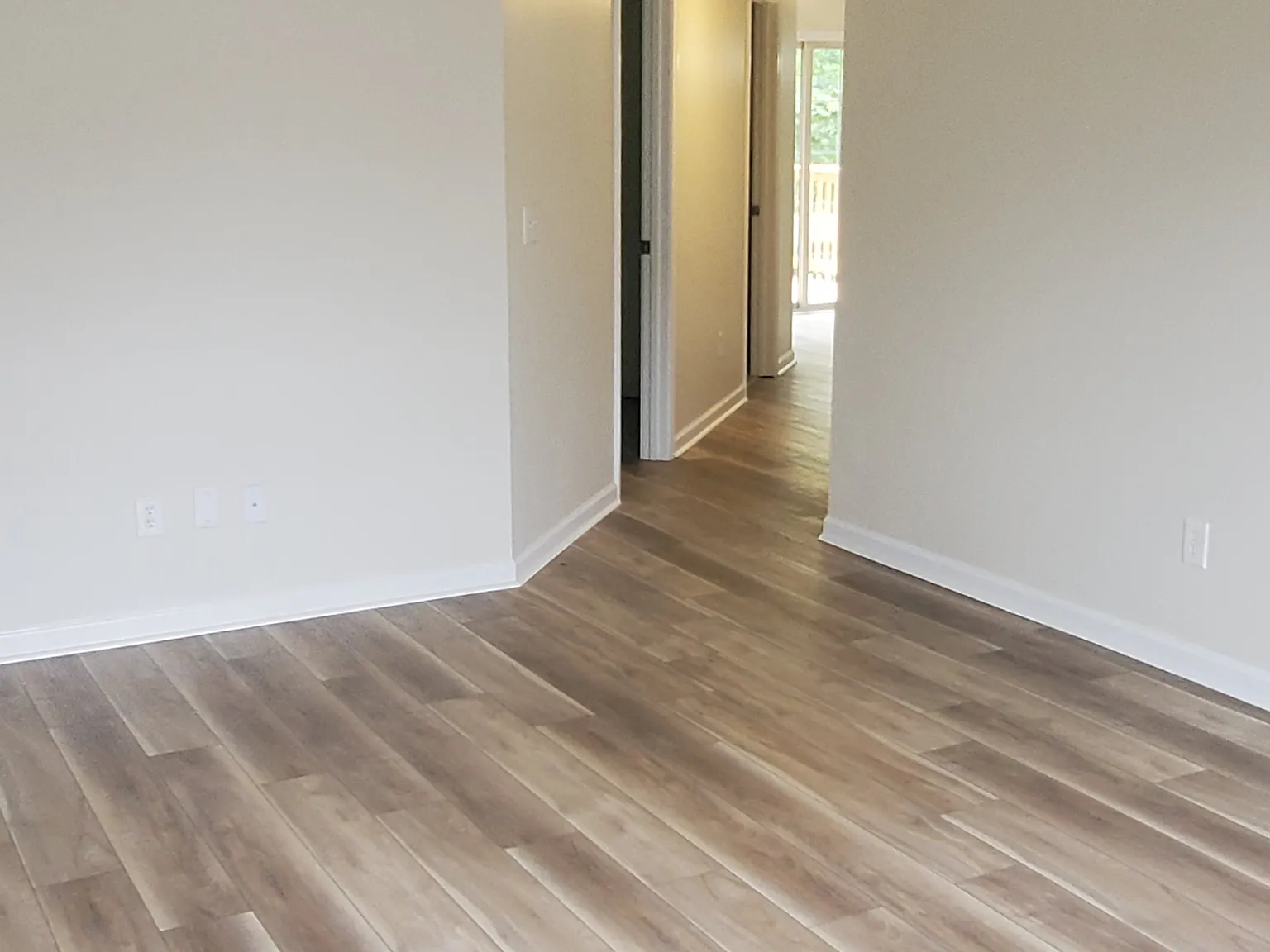 3 bed, 1376 sqft, $1,895 — Photo 4