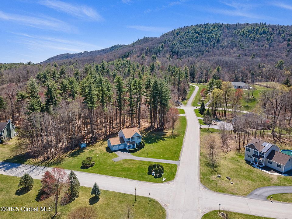 2nd image of 4 River Crest Road
