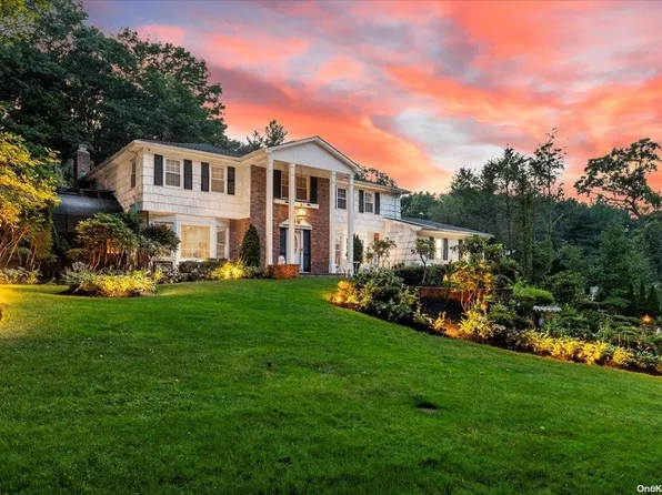 7 Stepping Stone Crescent, Dix Hills, NY 11746