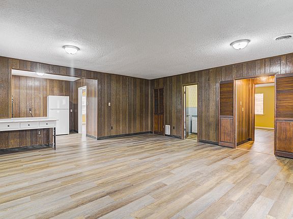 5th image of 2104 Claremont Cir
