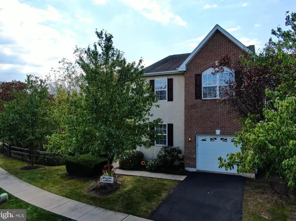 801 Carrington Dr, Red Hill, PA 18076