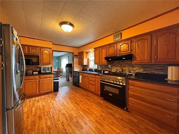 3rd image of 33 Toothman Rd
