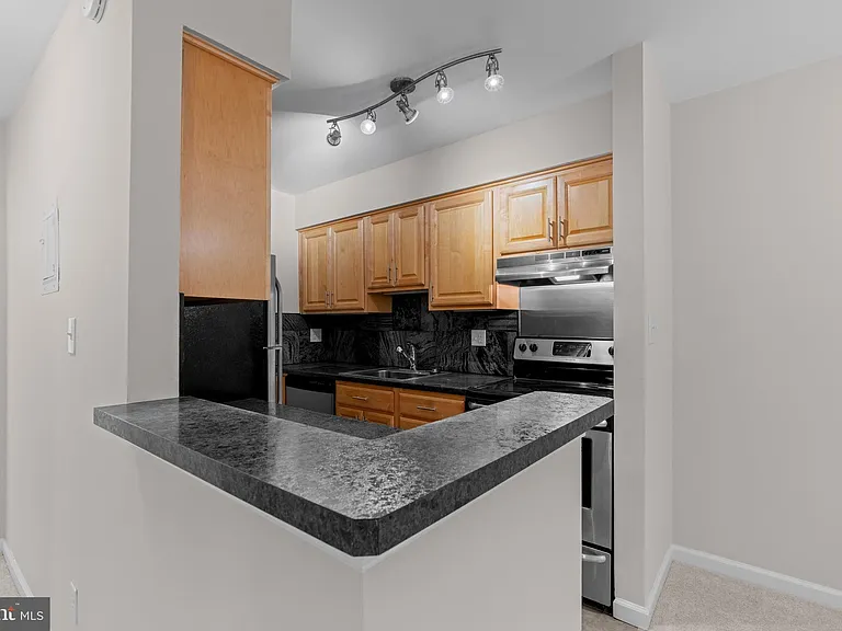 8110 Colony Point Rd #H — Photo 12