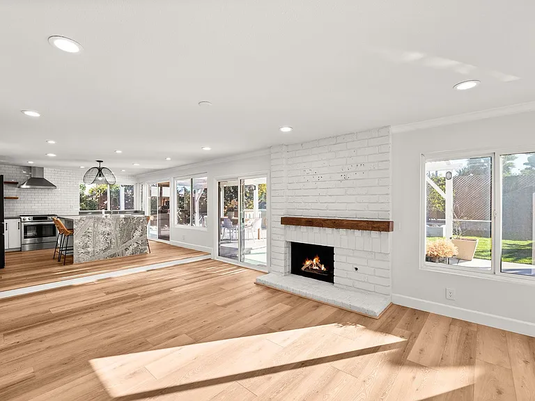 25392 Neptune Dr — Photo 11