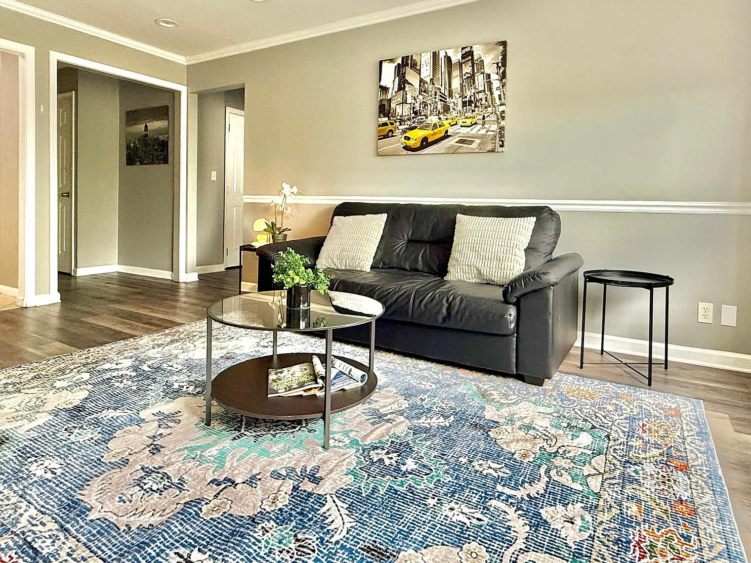 2 bed, 1.0 bath, 839 sqft, $2,561 — Photo 2