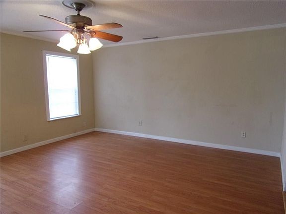 4th image of 1333 Victoria St