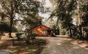 3rd image of 218 E Bonacre Rd