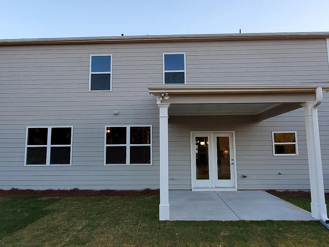 4 bed, 3400 sqft, $3,200 — Photo 2