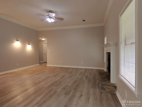 2nd image of 125 Jennifer Ln