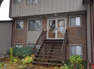 715 Circle Dr UNIT 715, Roselle, IL 60172