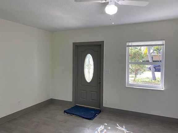 2nd image of 1218 S B St