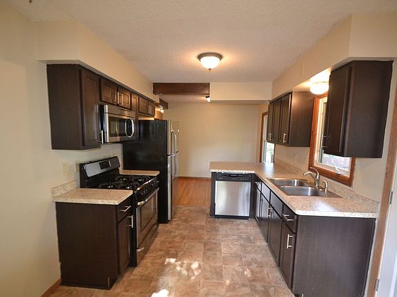 5th image of 825 49 1/2 Ave NE