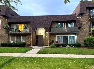 7004 99th St #204E, Chicago Ridge, IL 60415
