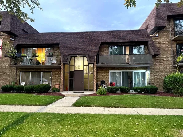 7004 99th St #204E, Chicago Ridge, IL 60415