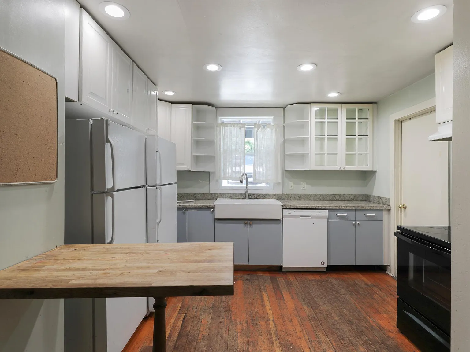 9 bed, 1500 sqft, $11,200 — Photo 4