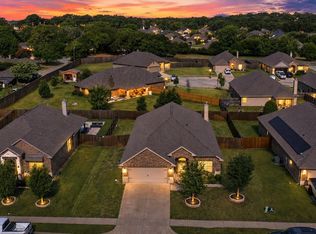 531 Hidden Springs Trl, Azle, TX 76020