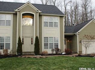 8224 Royal Scarlet Dr, Baldwinsville, NY 13027