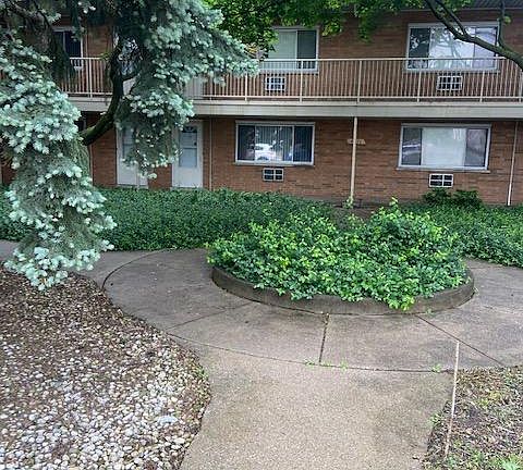 4th image of 4211 W 95th St