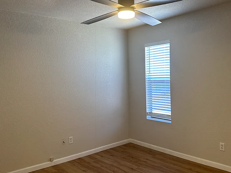 2876 Saratoga Ave — Photo 10
