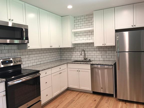 2nd image of 1070 Miami Way