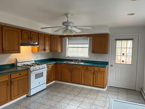 2nd image of 130 Jefferson St #1