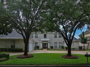 1714 Country Club Blvd, Sugar Land, TX 77478