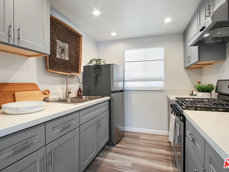 6438 Rhea Ave — Photo 6