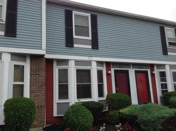 912 Worthington Woods Blvd, Columbus, OH 43085