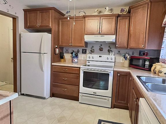 5th image of 3068 S Glenn Ave