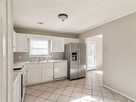 5th image of 2801 Herron Cir
