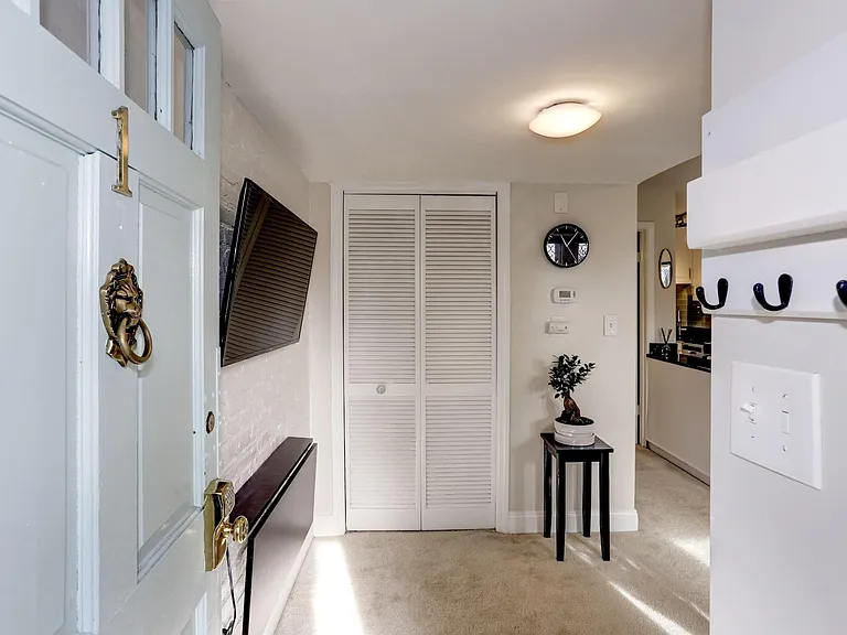 828 D St SE #1 — Photo 9