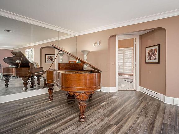 3rd image of 2356 Park Ave W