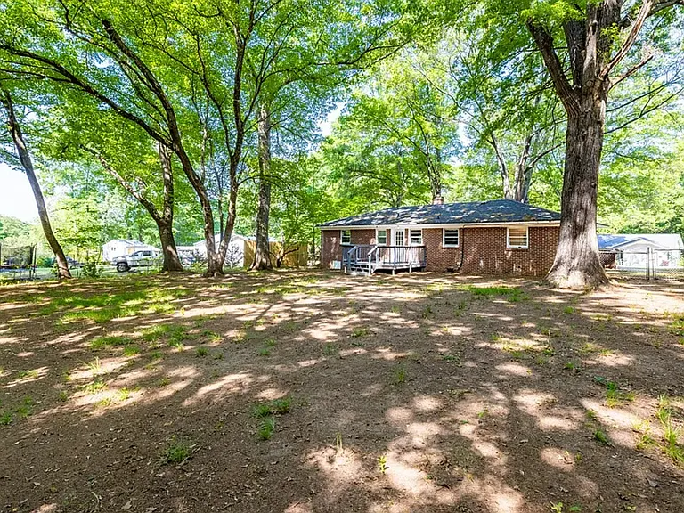 308 Buchanan Cir — Photo 12