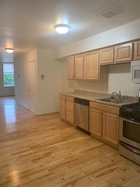 1st image of 211 E North Ave Fl 2