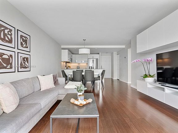 4th image of 600 NE 36th St APT 207