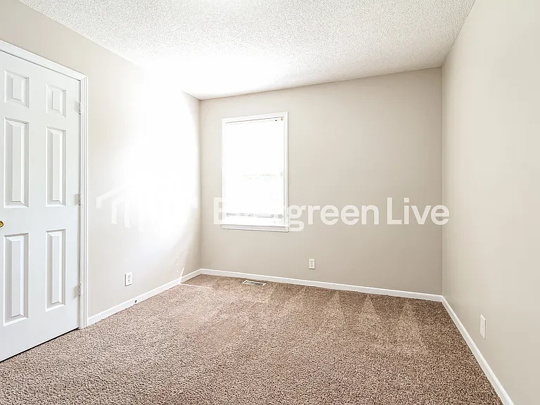 113 Court Dr — Photo 10
