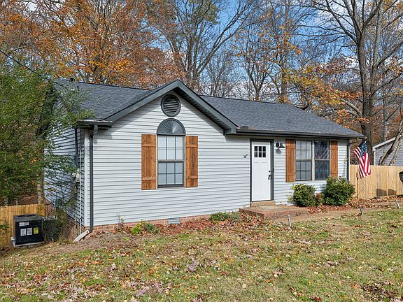 3rd image of 1013 Hollis Ln