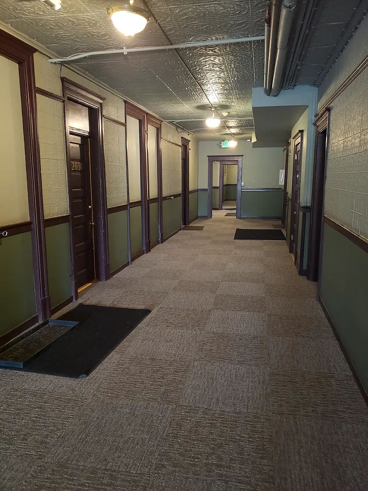 Metro Apartments — Photo 4