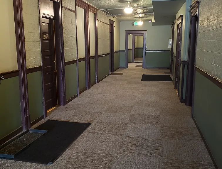 Metro Apartments — Photo 4