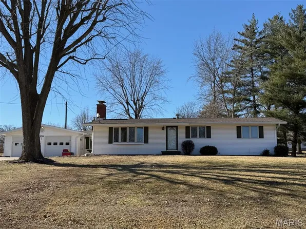 705 N Cottey St, Edina, MO 63537