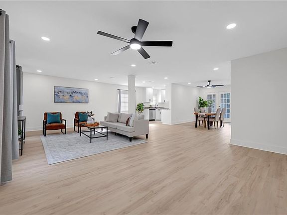 5th image of 354 Vanderbilt Dr