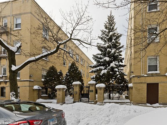 3rd image of 6532 N Lakewood Ave #1113
