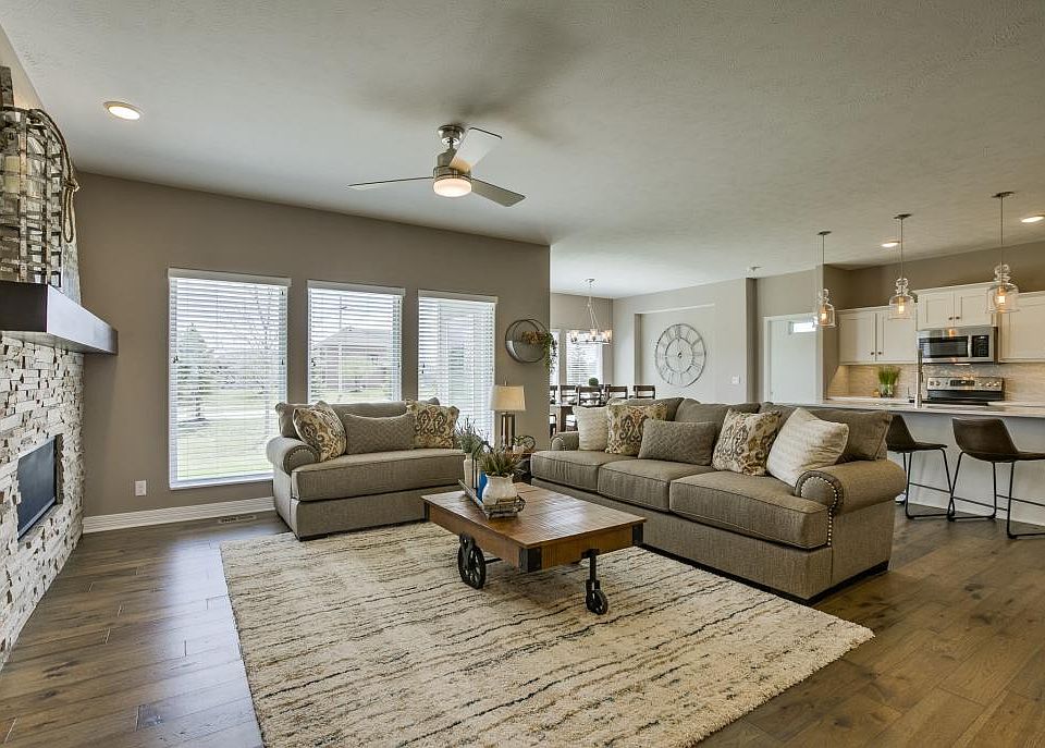 2nd image of 25 Forest Glen Dr