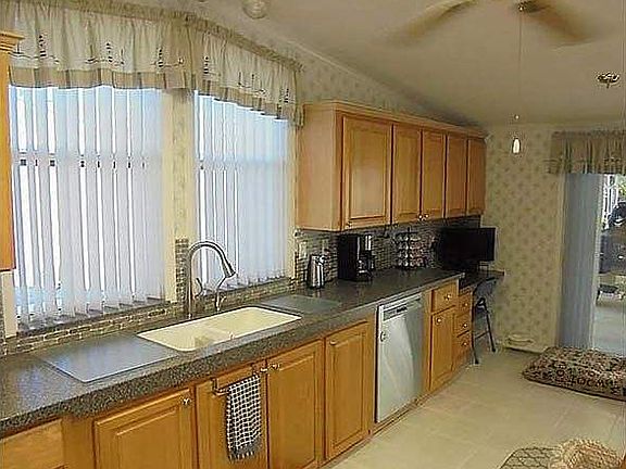 3rd image of 233 Osprey Ln